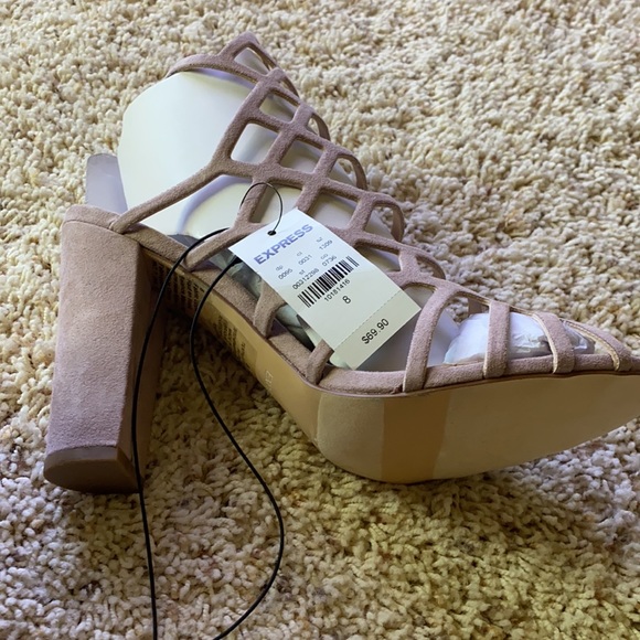Express Heels - Picture 3 of 4